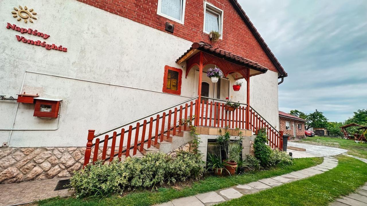 Napfeny Vendeghaz Hotel Gyor Exterior photo